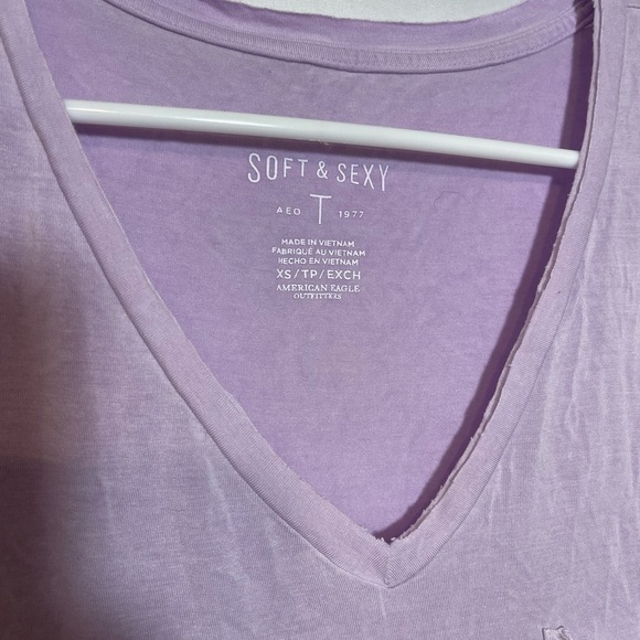 American Eagle Outfitters Soft Purple V-Neck Tee - Picture 2 of 5